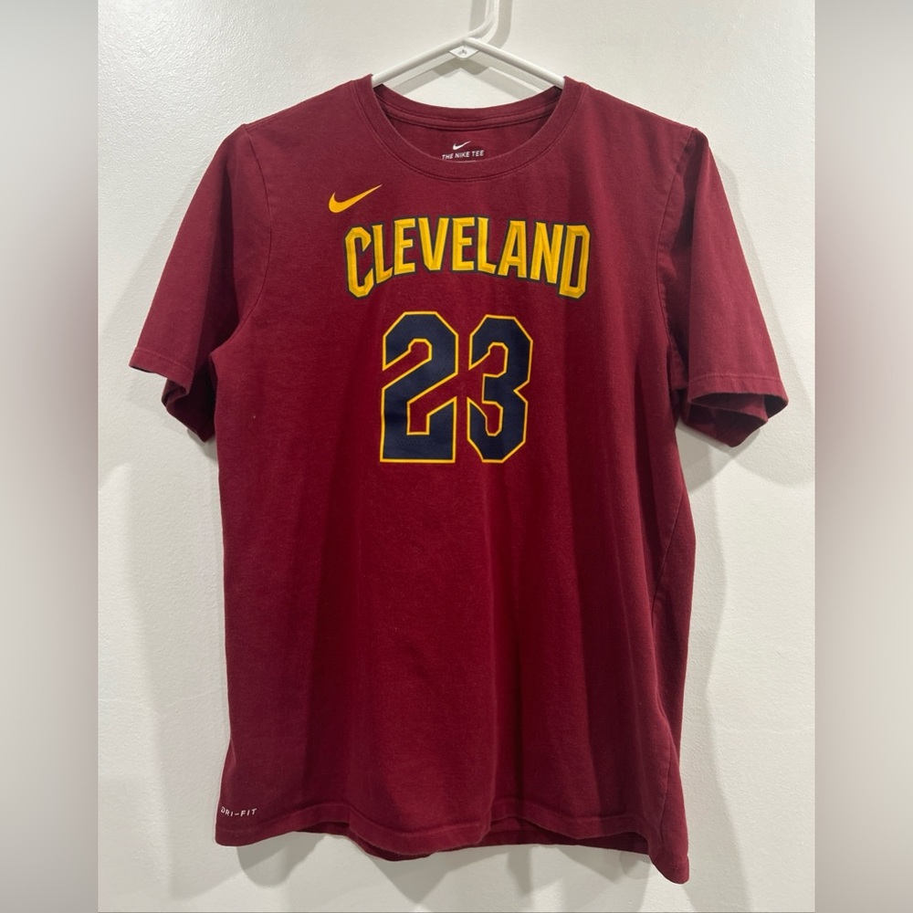 Nike Dri-Fit Lebron James #23 Cleveland Cavaliers Maroon T Shirt  Sz Youth 18/20